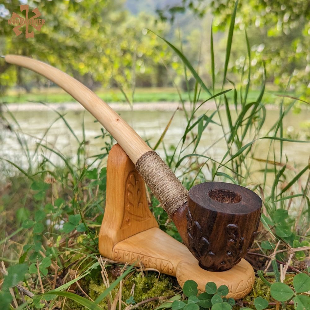 Bilbo Baggins Pipe with Stand