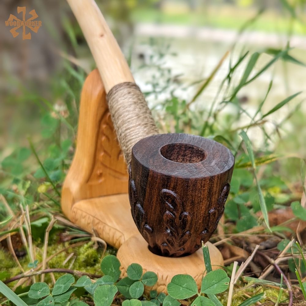 Bilbo Baggins Pipe with Stand
