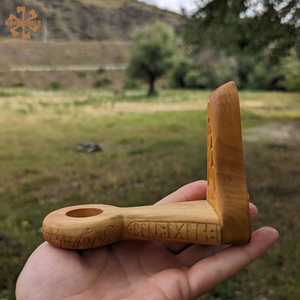 Bilbo Baggins Pipe with Stand
